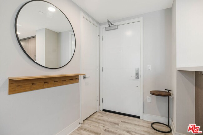 Building Photo - 6030 S Seabluff Dr