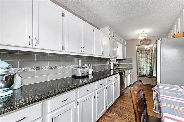 Kitchen - 919 NE 112th Ter