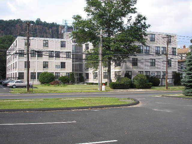 1015 Whalley Ave, immaculate 4 story building with elevator, on site supers, gated parking - 1035 Whalley Ave