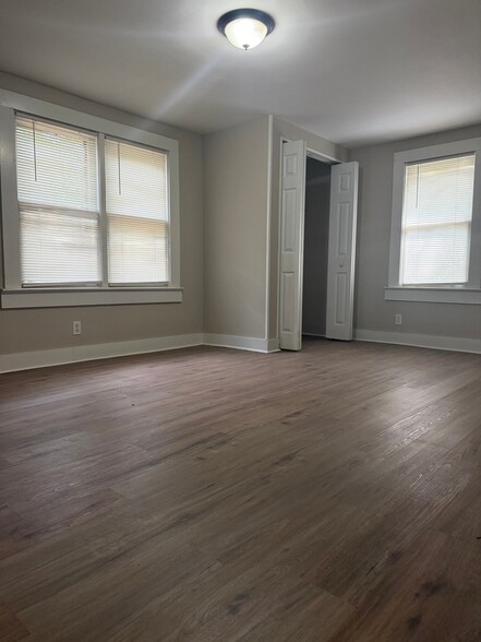 Building Photo - 319 NE 13th Terrace