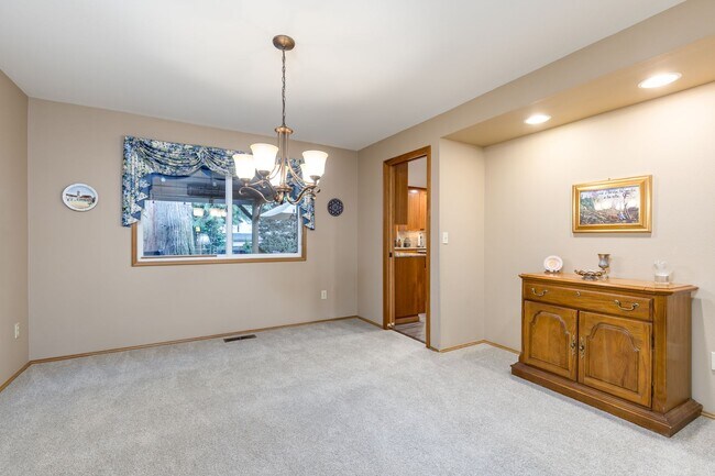 Building Photo - Lea Hill beautiful home - 4 bedroom 2.5 baths with 3 car garage & AC - A must see - Available Apr...