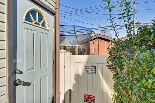 Building Photo - 35 Butternut Ln