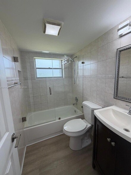 Building Photo - 8443 Royal Palm Blvd