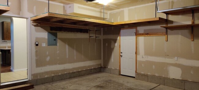 Building Photo - 1077 Kettering Dr