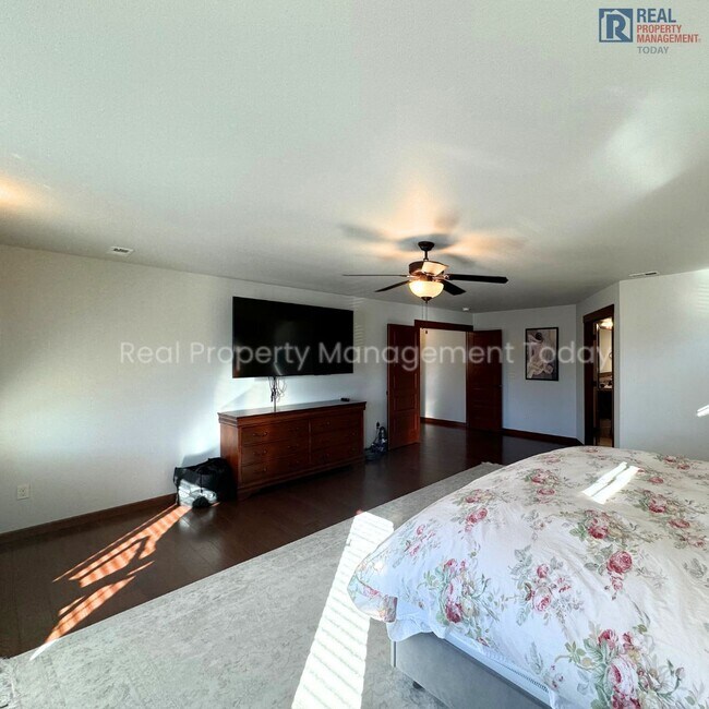 Building Photo - 4 Bedroom House in Puyallup! (Virtual Tour...