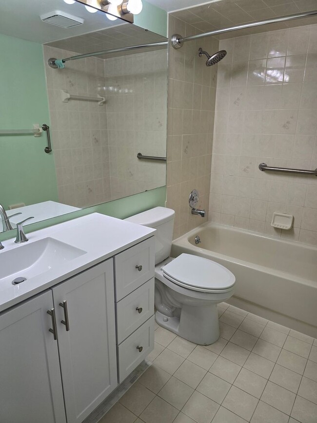 Building Photo - Gorgeous 2/2/1 in Regency Park, Inverness!!!