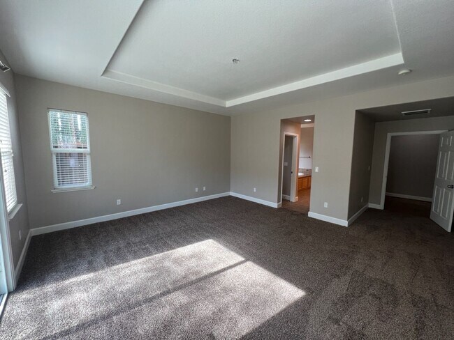 Building Photo - 4 bedroom home with 3 car garage in Patterson!