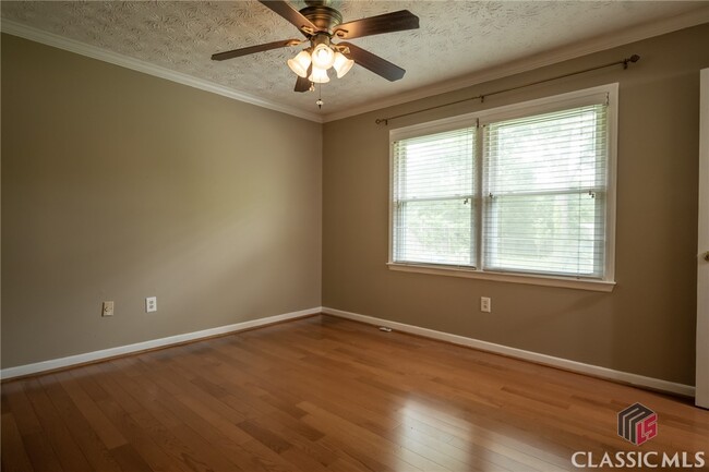 Building Photo - 1500 Crooked Creek Rd