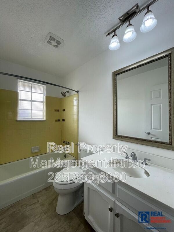 Building Photo - 5536 Parkforest Dr