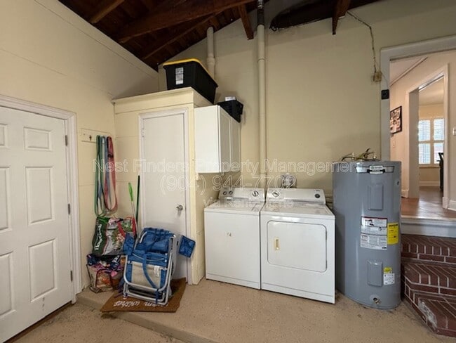 Building Photo - 7104 Catalonia Ave