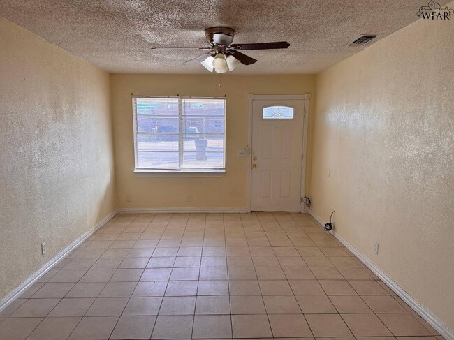 Building Photo - 1612 Phoenix Dr