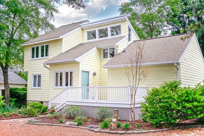 Building Photo - Luxurious home rental in Broad Bay Islands!