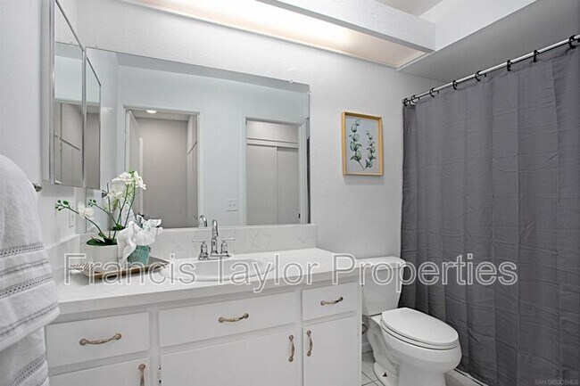 Building Photo - 912 Knoll Vista Dr