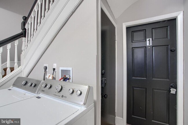 Building Photo - 3807 Fleetwood Ave