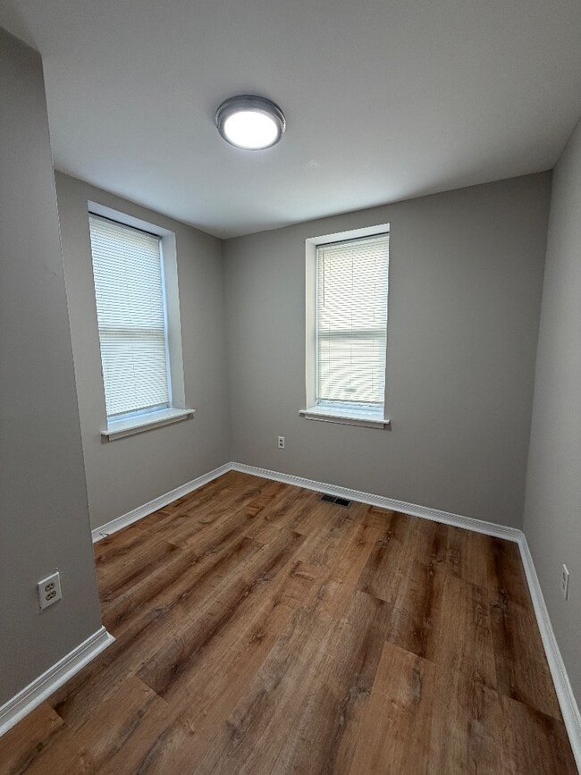 Building Photo - 424 Emerald St