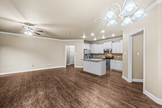 Building Photo - Spacious 3BR/2BA Duplex with 2-Car Garage & Stainless Appliances