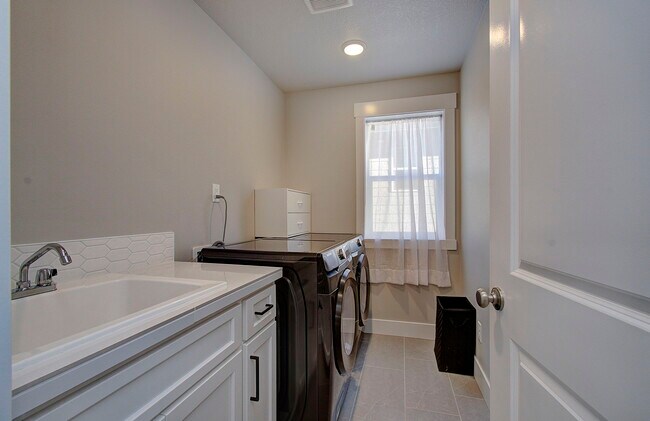 Building Photo - 17606 NW 7th Ave