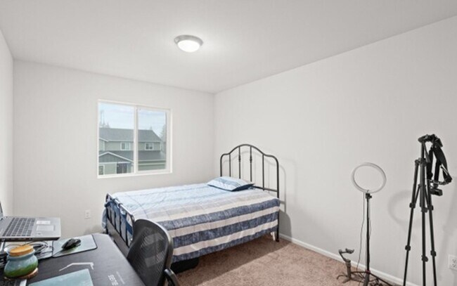 Building Photo - Like-New Amazing 4 bedroom property in Sultan, WA
