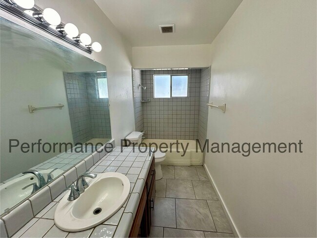 Building Photo - 2401 Sherwood Ave