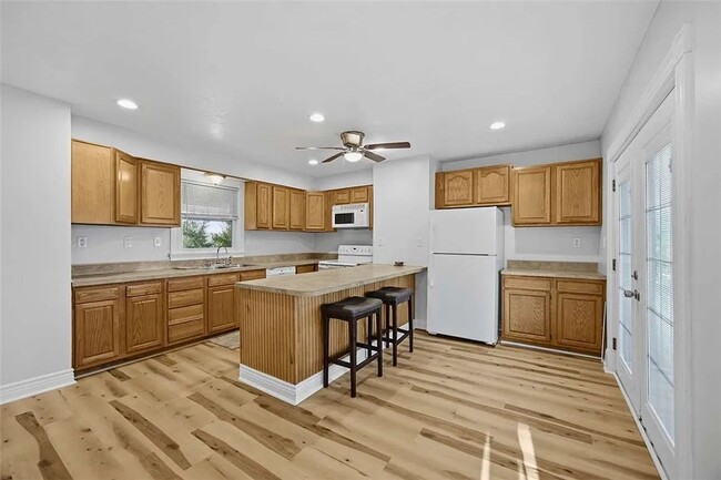 Building Photo - Beautiful 3 bedroom, 2 full bathroom home for rent in the Oakland area AVAILABLE NOW!