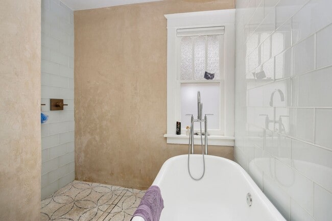 Building Photo - 803 E Ellsworth Ave