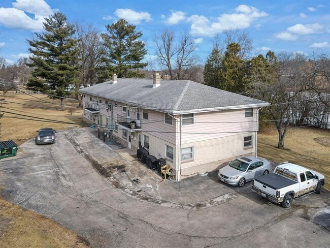 Building Photo - 1424 E Main St, Watertown, WI 53094