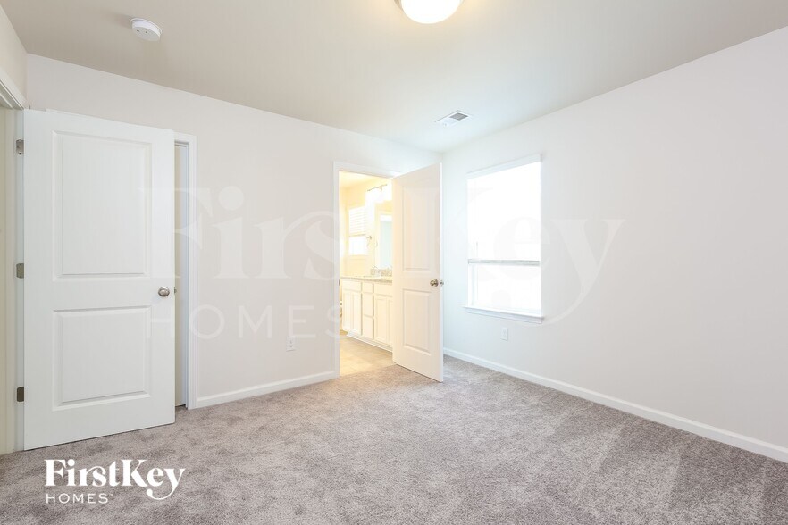 Building Photo - 408 Stonefence Dr