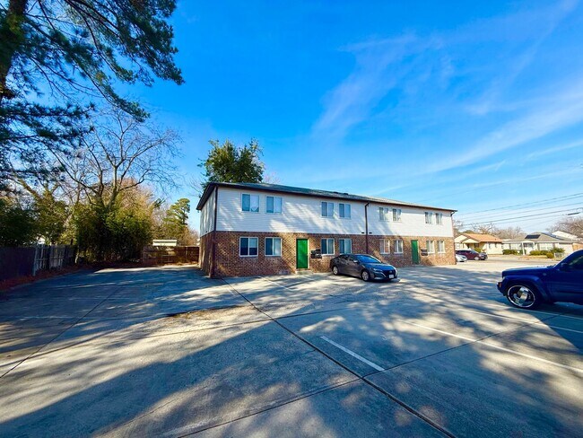 Building Photo - ** Rent ready 1/2 OFF 1st month!!! 1 bedroom near military base