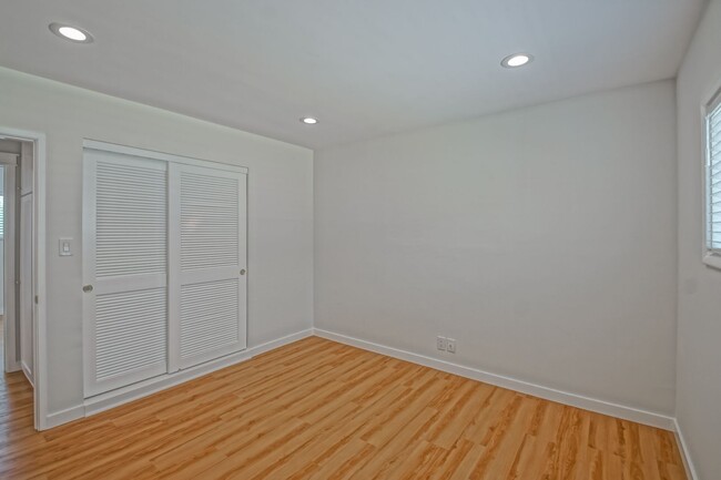 Building Photo - Completely Remodeled, Bright & Airy, 2BR1....