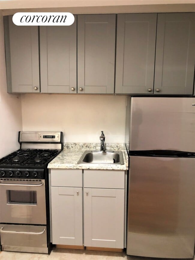 Building Photo - 261 E 71st St