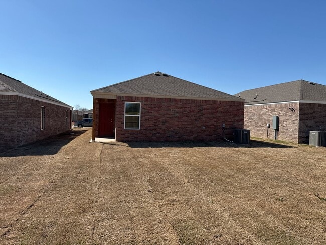 Building Photo - *Pre-leasing* Three Bedroom | Two Bath Hom...