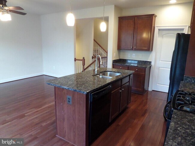 Building Photo - 15998 Greymill Manor Dr
