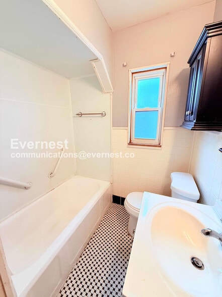 Building Photo - 13737 Capitol St