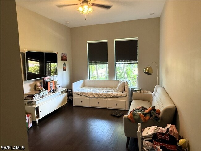 Building Photo - 10124 Belcrest Blvd