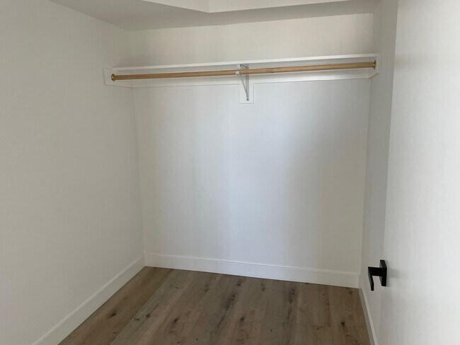 Building Photo - REST OF NOVEMBER FREE! Spacious 3 Bedroom ...