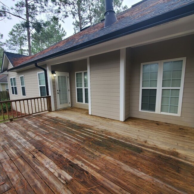Building Photo - Spacious 3-Bedroom Home with Open Floor Plan and Fenced Backyard in Hahira, GA