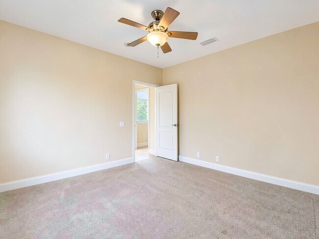 Building Photo - Now Available for Rent – 4/3 with flex room
