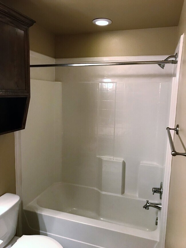 Building Photo - Beautiful 2 bed/2 bath near Fort Hood near Clear Creek in Killeen!