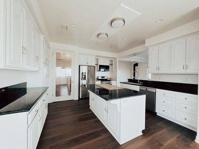 Building Photo - Multi-Generational 5-Bedroom, 4 Bath Home ...