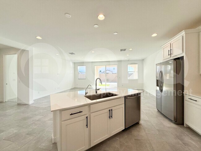 Building Photo - 9543 W Avalon Dr