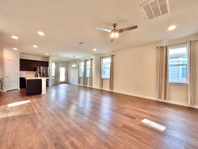 Building Photo - Spacious 4/BR 3/BA Home with Modern Upgrades