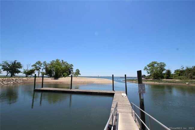 Building Photo - 637 Cove Rd