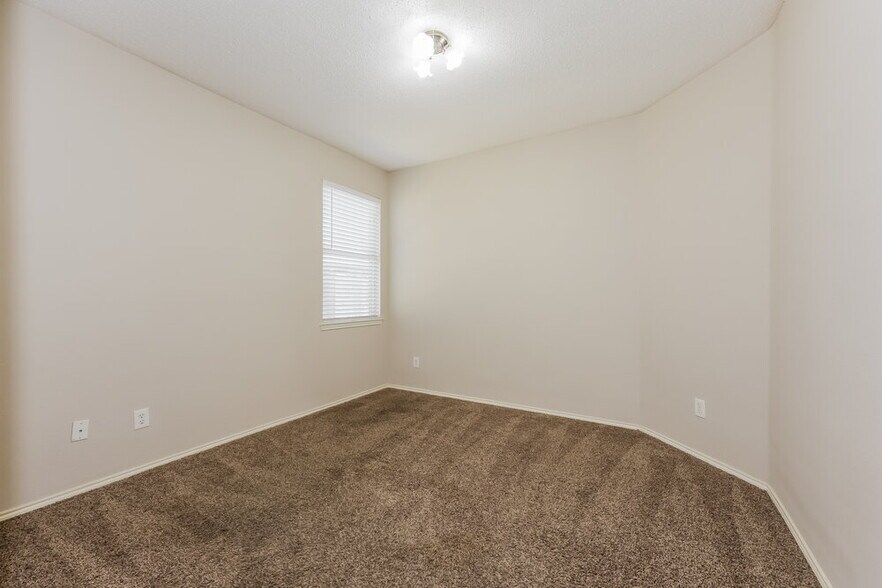 Building Photo - 1101 Trinity Trail