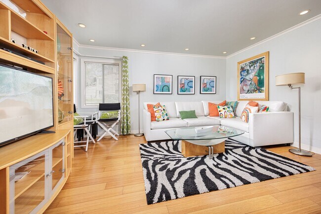 Building Photo - Long-Term | Vacation Rental | Laguna Beach
