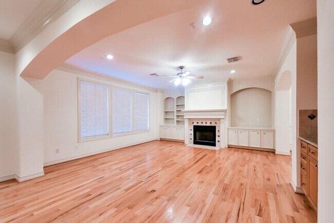 Building Photo - 845 Rosine St