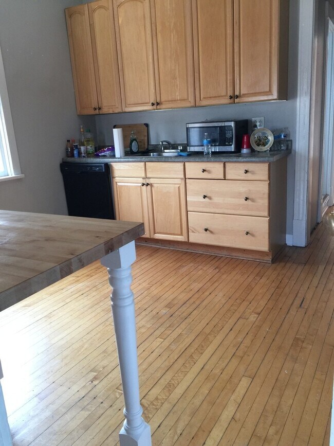 Building Photo - 3448 W Drummond Pl