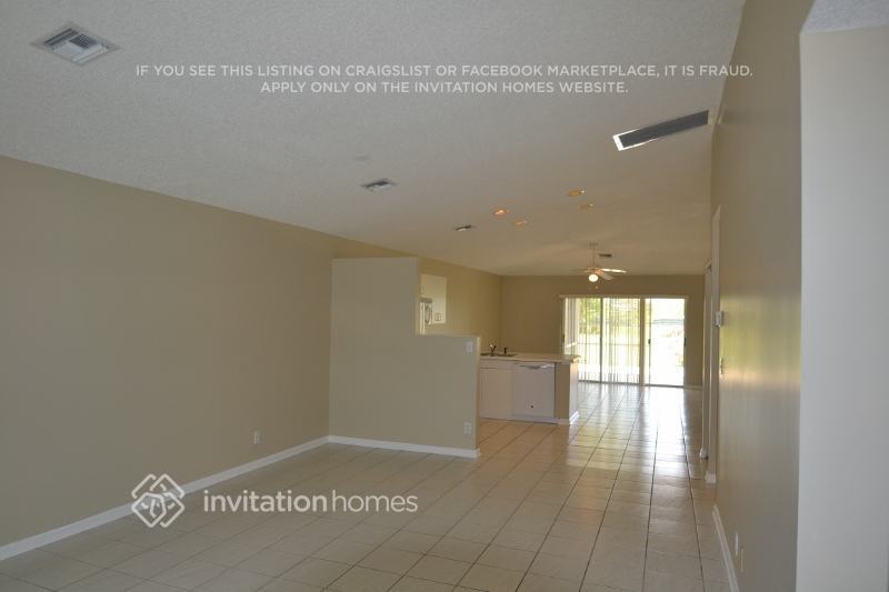 Building Photo - 2542 Country Golf Dr