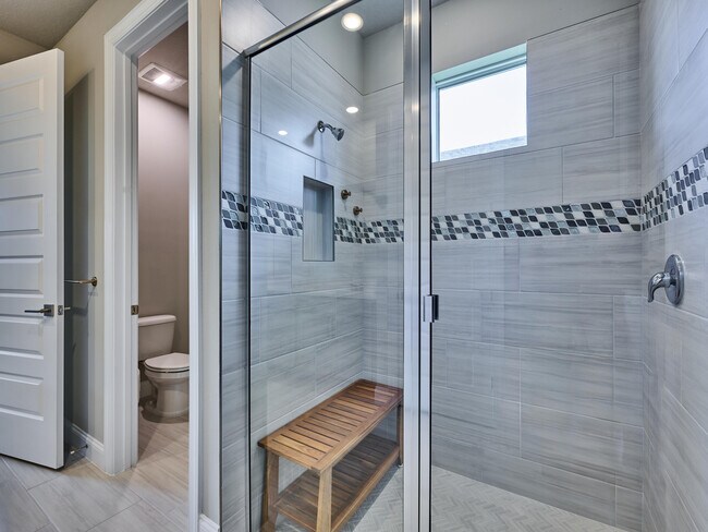 Building Photo - 8960 Dahlia Cir