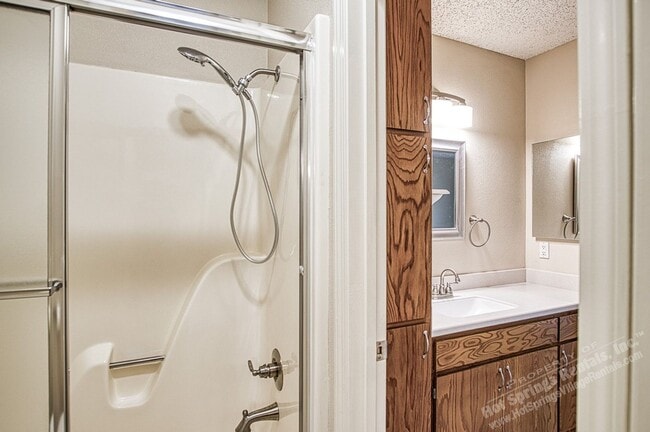 Building Photo - West Gate Area | LaCoruna Courts| Townhome | Unfurnished