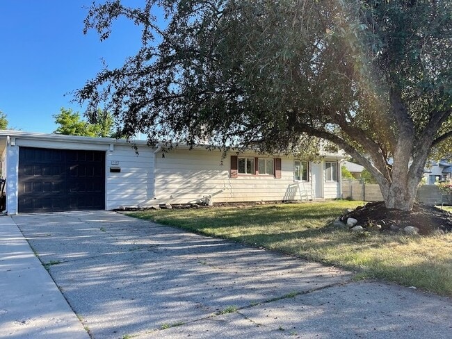 Building Photo - 744 E 8425 S